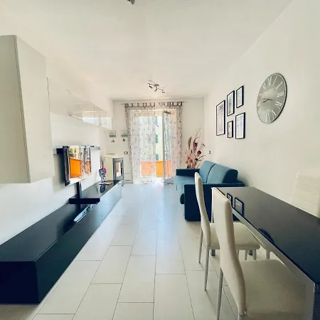 Molly Apartment